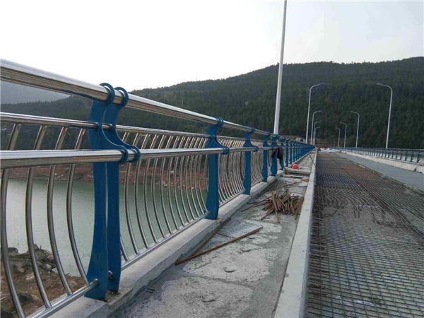 延边朝鲜族不锈钢桥梁护栏的特点及其在桥梁安全中的重要作用