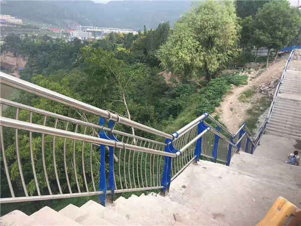 延边朝鲜族不锈钢复合管护栏的特点与优势