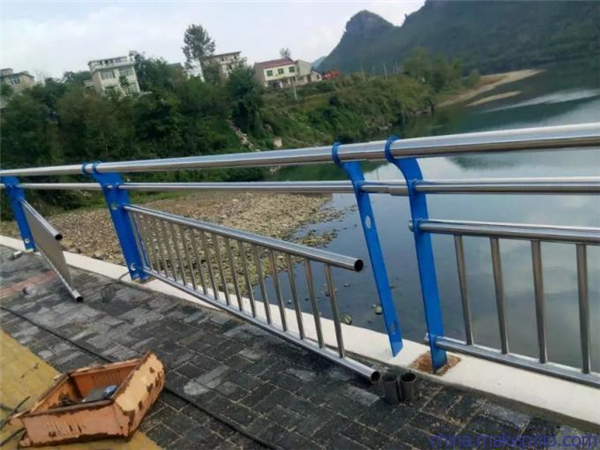 延边朝鲜族不锈钢复合管护栏是一种卓越的防护材料